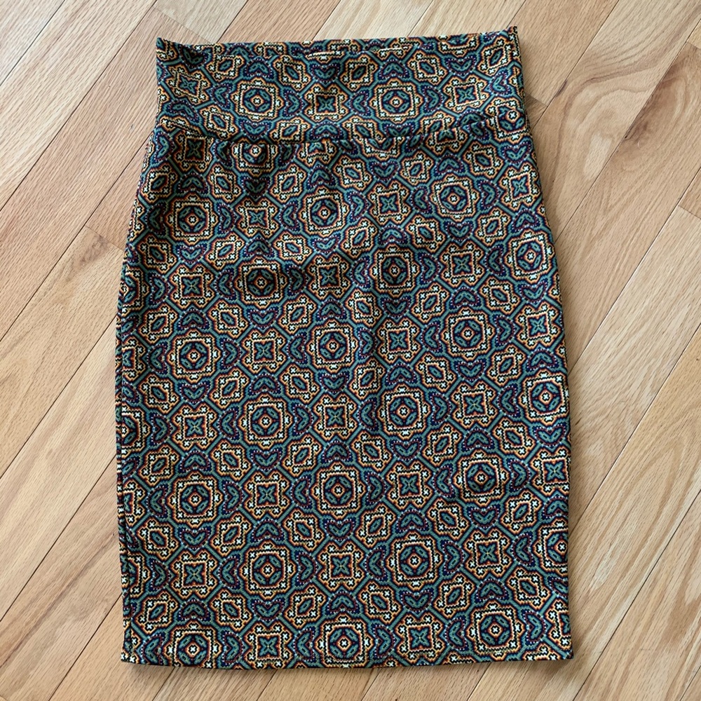 LuLaRoe Medium Cassie Skirt